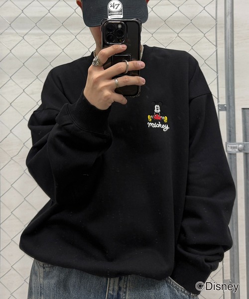 Disney（ディズニー）の「ディズニーシリーズ ワンポイント刺繍 / バックプリント ビッグシルエットプルオーバー クルースウェット ユニセックス（スウェット・メンズ・アッシュグレー/ブルー系その他2/ライトグレー系/ホワイト系その他/ブラック系その他2/ブラック/ライトグレー系4/ブラック系その他4/ホワイト系その他3/ホワイト系その他4/ライトグレー系3/ブラック系その他3/ホワイト系その他2/ブラック系その他/チャコールグレー/ブルー系その他4/ブルー系その他3/グレー系その他5/ブラック系その他6/グリーン系その他5/ホワイト系その他6/レッド系その他6/ブラック系その他5・L/M）」の12枚目の写真