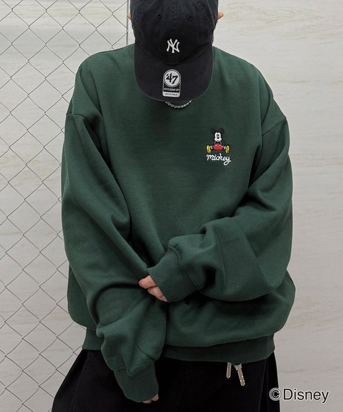 Disney（ディズニー）の「ディズニーシリーズ ワンポイント刺繍 / バックプリント ビッグシルエットプルオーバー クルースウェット ユニセックス（スウェット・メンズ・アッシュグレー/ブルー系その他2/ライトグレー系/ホワイト系その他/ブラック系その他2/ブラック/ライトグレー系4/ブラック系その他4/ホワイト系その他3/ホワイト系その他4/ライトグレー系3/ブラック系その他3/ホワイト系その他2/ブラック系その他/チャコールグレー/ブルー系その他4/ブルー系その他3/グレー系その他5/ブラック系その他6/グリーン系その他5/ホワイト系その他6/レッド系その他6/ブラック系その他5・L/M）」の19枚目の写真