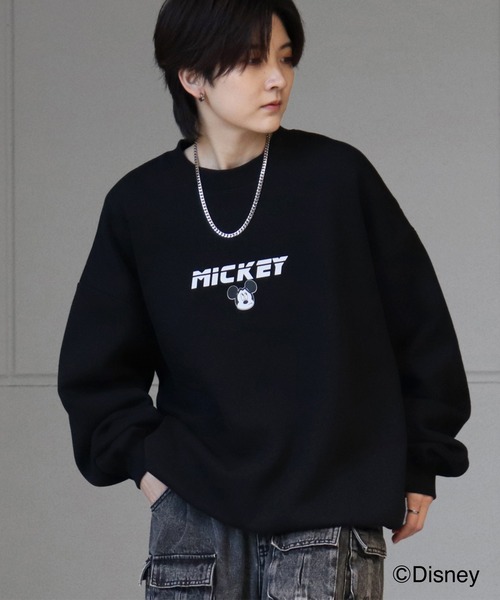 Disney（ディズニー）の「ディズニーシリーズ ワンポイント刺繍 / バックプリント ビッグシルエットプルオーバー クルースウェット ユニセックス（スウェット・メンズ・アッシュグレー/ブルー系その他2/ライトグレー系/ホワイト系その他/ブラック系その他2/ブラック/ライトグレー系4/ブラック系その他4/ホワイト系その他3/ホワイト系その他4/ライトグレー系3/ブラック系その他3/ホワイト系その他2/ブラック系その他/チャコールグレー/ブルー系その他4/ブルー系その他3/グレー系その他5/ブラック系その他6/グリーン系その他5/ホワイト系その他6/レッド系その他6/ブラック系その他5・L/M）」の7枚目の写真