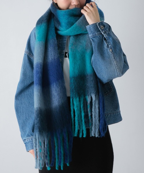 URBAN RESEARCH Sonny Label（アーバンリサーチサニーレーベル）の「ブロックチェックフラッフィーマフラー（マフラー・レディース・グレー系その他/ブルー系その他/イエロー系その他・ONE）」の2枚目の写真