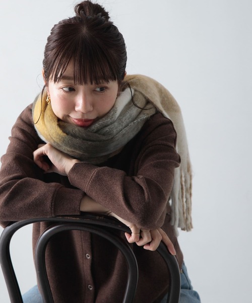 URBAN RESEARCH Sonny Label（アーバンリサーチサニーレーベル）の「ブロックチェックフラッフィーマフラー（マフラー・レディース・グレー系その他/ブルー系その他/イエロー系その他・ONE）」の5枚目の写真