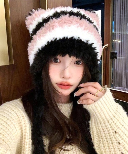 BAYBLO(ベイブロ)の「(SB)ボンボン付き シャギーニット ボーダー柄 猫耳 ニット帽子(ニットキャップ/ビーニー・レディース・ブラック系/ベージュ系/ピンク系/ブラウン系・FREE)」の9枚目の写真