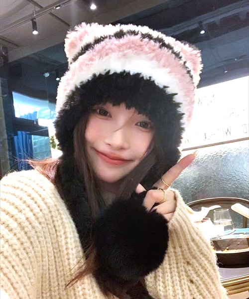 BAYBLO(ベイブロ)の「(SB)ボンボン付き シャギーニット ボーダー柄 猫耳 ニット帽子(ニットキャップ/ビーニー・レディース・ブラック系/ベージュ系/ピンク系/ブラウン系・FREE)」の12枚目の写真