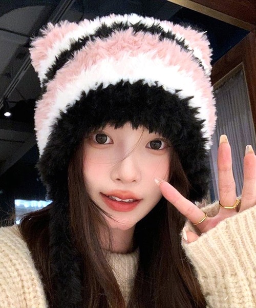 BAYBLO(ベイブロ)の「(SB)ボンボン付き シャギーニット ボーダー柄 猫耳 ニット帽子(ニットキャップ/ビーニー・レディース・ブラック系/ベージュ系/ピンク系/ブラウン系・FREE)」の13枚目の写真