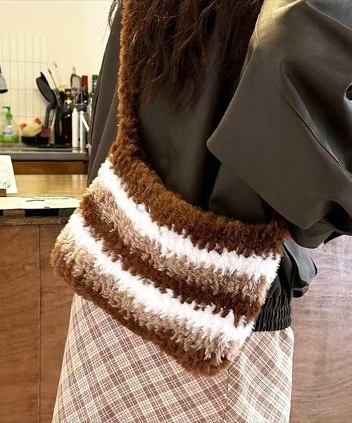 BAYBLO(ベイブロ)の「(SB)ボンボン付き シャギーニット ボーダー柄 猫耳 ニット帽子(ニットキャップ/ビーニー・レディース・ブラック系/ベージュ系/ピンク系/ブラウン系・FREE)」の18枚目の写真