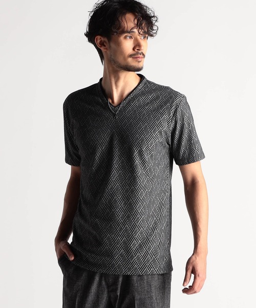 NICOLE CLUB FOR MEN(ニコルクラブフォーメン)の「バスケットリンクスジャガードVネックプルオーバ(Tシャツ/カットソー・メンズ・シルバーグレー/ピンク系/ブラック系/ブラック/オフホワイト・MEDIUM/LARGE/X-LARGE)」の3枚目の写真