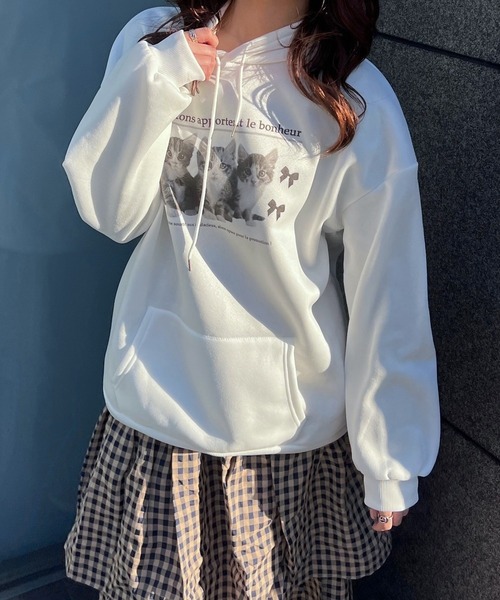 merrylatte(メリーラテ)の「モノクロねこパーカー(パーカー・レディース・ホワイト・X-LARGE)」の1枚目の写真