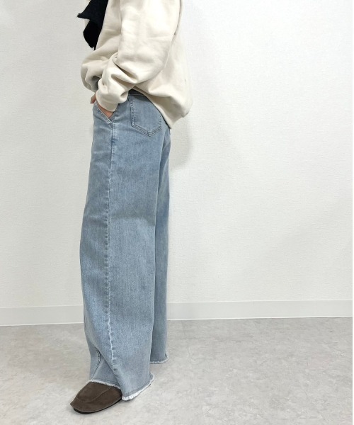 gossara(ゴサラ)の「ワイドパンツ(デニムパンツ・レディース・ライトブルー・FREE)」の2枚目の写真
