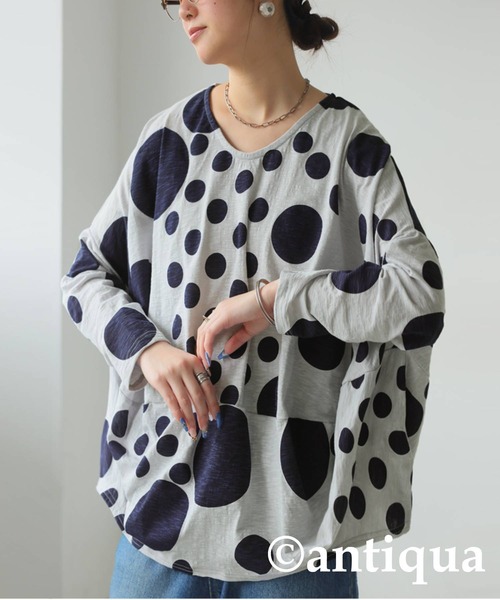 antiqua(アンティカ)の「ランダムドットトップス(Tシャツ/カットソー・レディース・ライトグレー/ブルー・ONESIZE)」の4枚目の写真
