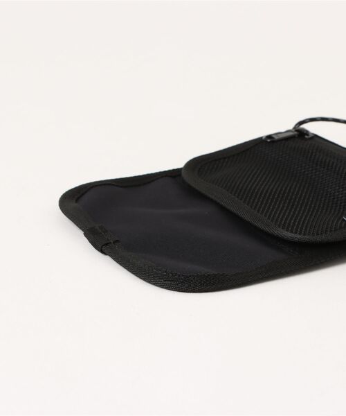 Mag.（マグ）の「【GRAMICCI(グラミチ) 】CORDURA NECK POUCH（ショルダーバッグ・メンズ・オリーブ/ブラック・FREE）」の11枚目の写真