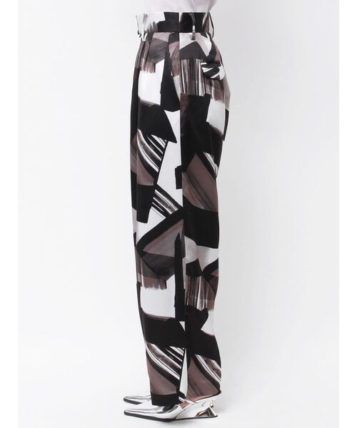 OUNNOUN(オウンノウン)の「【OUNNOUN】バックサテンタックパンツ(その他パンツ・レディース・その他1/ブラック/ライトイエロー・SMALL/MEDIUM)」の12枚目の写真