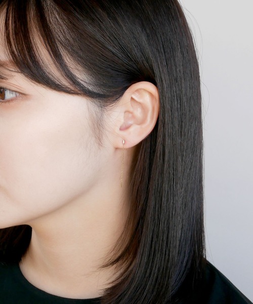 va vendome aoyama(ヴイエーヴァンドームアオヤマ)の「K10YG ダイヤモンド ピアス(ピアス(両耳用)・レディース・イエローゴールド・ONE SIZE)」の3枚目の写真