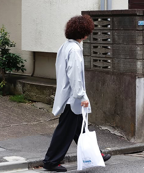 WISM（ウィズム）の「NAMELESSNESS / ネームレスネス Over Fit Shirt（シャツ/ブラウス・メンズ・ネイビー/ブルー系その他・2/3）」の4枚目の写真