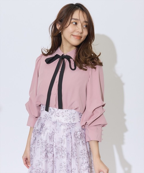 SWINGLE（スウィングル）の「バルーンスリーブバイカラーボウタイブラウス（シャツ/ブラウス・レディース・ライトベージュ/ピンク/ネイビー・FREE）」の14枚目の写真