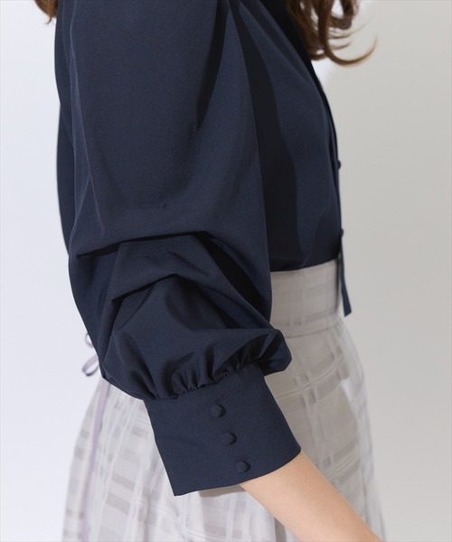 SWINGLE（スウィングル）の「バルーンスリーブバイカラーボウタイブラウス（シャツ/ブラウス・レディース・ライトベージュ/ピンク/ネイビー・FREE）」の5枚目の写真