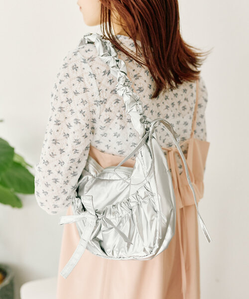 w closet（ダブルクローゼット）の「ナイロンリボンショルダーバッグ（ショルダーバッグ・レディース・シルバー/ブラック・FREE）」の20枚目の写真