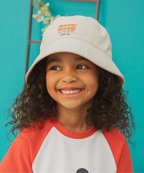 BREEZE(ブリーズ)の「FOスマイルロゴバケットハット(ハット・キッズ・アイボリー/ブルー・54/56/50/52)」の1枚目の写真