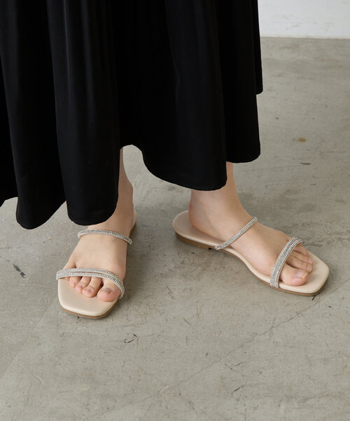 Jena espace merveilleux（ジェナ　エスパスメルヴェイユ）の「ラインストーンサンダル（サンダル・レディース・アイボリー/ブラック/シルバー・LARGE/MEDIUM）」の4枚目の写真