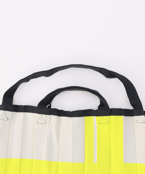 COMME CA(コムサ)の「KNT365 ニットバッグ(トートバッグ・レディース・イエロー/ネイビー・FREE)」の4枚目の写真