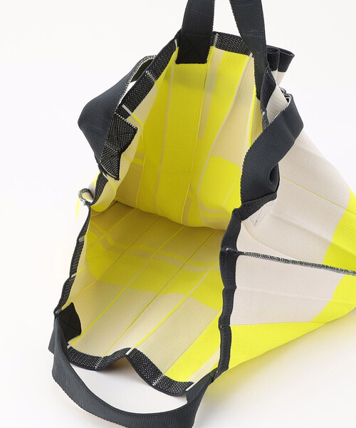 COMME CA(コムサ)の「KNT365 ニットバッグ(トートバッグ・レディース・イエロー/ネイビー・FREE)」の6枚目の写真