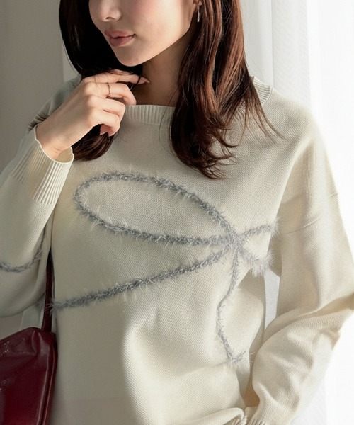 mily bilet(ミウィビレット)の「【mily bilet】ゆるっと可愛げ、ふわっと存在感。リボンフェザーコード刺繍ニット(長袖)(ニット/セーター・レディース・グレー/アイボリー系/チャコールグレー/ベージュ×ブラック/レッド・X-LARGE/SMALL/MEDIUM/LARGE)」の1枚目の写真