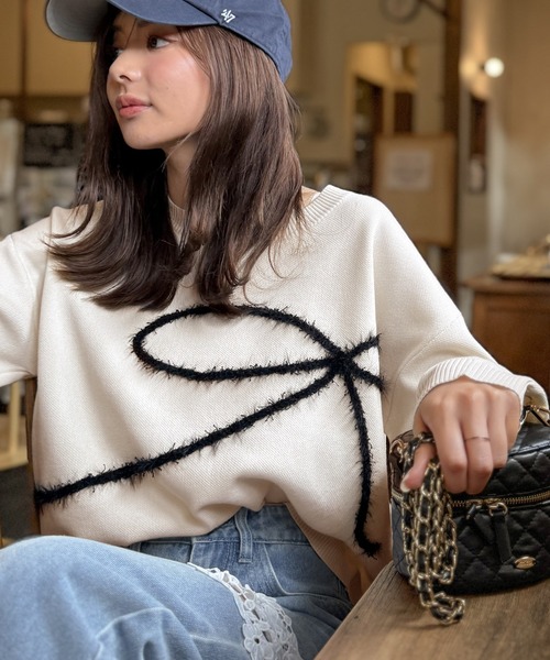 mily bilet(ミウィビレット)の「【mily bilet】ゆるっと可愛げ、ふわっと存在感。リボンフェザーコード刺繍ニット(長袖)(ニット/セーター・レディース・グレー/アイボリー系/チャコールグレー/ベージュ×ブラック/レッド・X-LARGE/SMALL/MEDIUM/LARGE)」の4枚目の写真