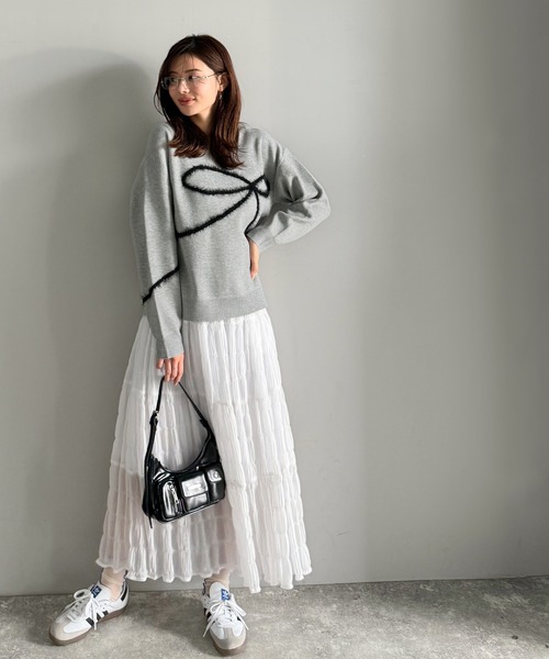 mily bilet(ミウィビレット)の「【mily bilet】ゆるっと可愛げ、ふわっと存在感。リボンフェザーコード刺繍ニット(長袖)(ニット/セーター・レディース・グレー/アイボリー系/チャコールグレー/ベージュ×ブラック/レッド・X-LARGE/SMALL/MEDIUM/LARGE)」の10枚目の写真