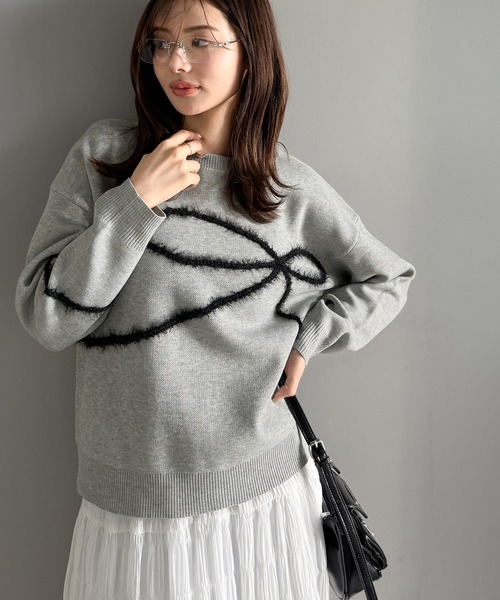 mily bilet(ミウィビレット)の「【mily bilet】ゆるっと可愛げ、ふわっと存在感。リボンフェザーコード刺繍ニット(長袖)(ニット/セーター・レディース・グレー/アイボリー系/チャコールグレー/ベージュ×ブラック/レッド・X-LARGE/SMALL/MEDIUM/LARGE)」の12枚目の写真