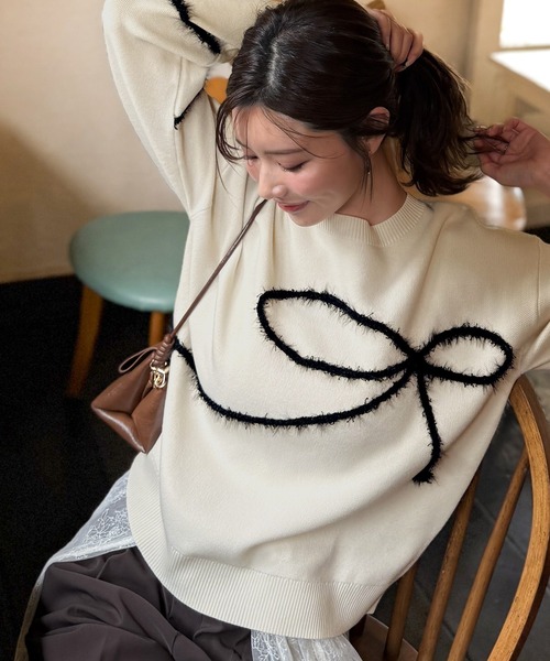 mily bilet(ミウィビレット)の「【mily bilet】ゆるっと可愛げ、ふわっと存在感。リボンフェザーコード刺繍ニット(長袖)(ニット/セーター・レディース・グレー/アイボリー系/チャコールグレー/ベージュ×ブラック/レッド・X-LARGE/SMALL/MEDIUM/LARGE)」の13枚目の写真