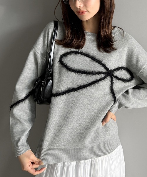 mily bilet(ミウィビレット)の「【mily bilet】ゆるっと可愛げ、ふわっと存在感。リボンフェザーコード刺繍ニット(長袖)(ニット/セーター・レディース・グレー/アイボリー系/チャコールグレー/ベージュ×ブラック/レッド・X-LARGE/SMALL/MEDIUM/LARGE)」の11枚目の写真