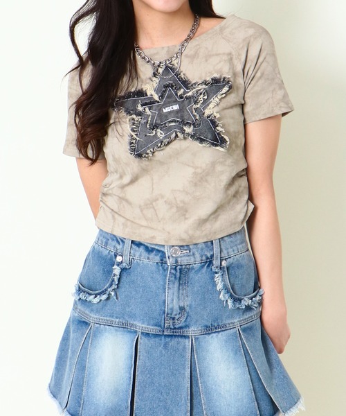 GORGE(ゴージ)の「《デニム星ワッペン×ムラ染め》リメイク風Tシャツ/こなれストリート(Tシャツ/カットソー・レディース・オフホワイト/ベージュ/ブラック/ブラウン・F)」の5枚目の写真