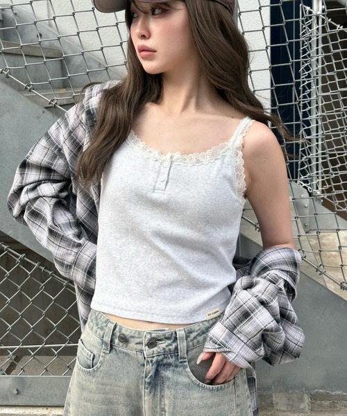 RAY CASSIN（レイカズン）の「【カップ付き】レース付ヘンリーキャミ（キャミソール・レディース・ホワイト/ホワイト系その他/ネイビー/ブルー・FREE）」の2枚目の写真