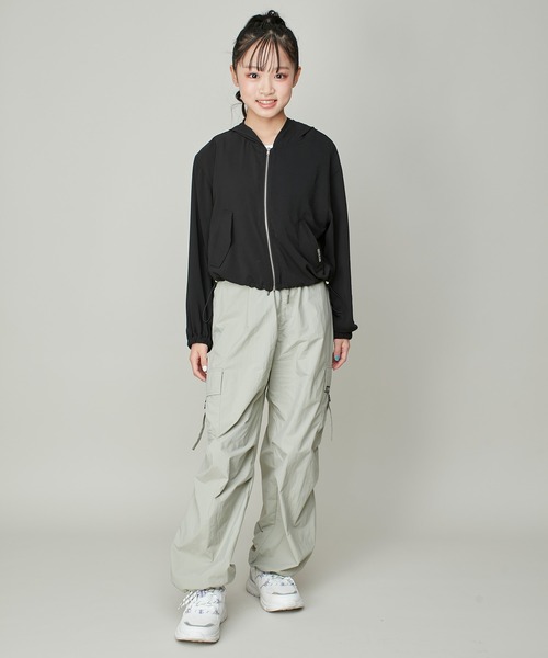 SISTER JENNI(SISTER JENNI)の「セミシアーすそドロストZIPパーカー(パーカー・キッズ・ブラック/オフホワイト/グレー・130cm/140cm/150cm/160cm)」の18枚目の写真