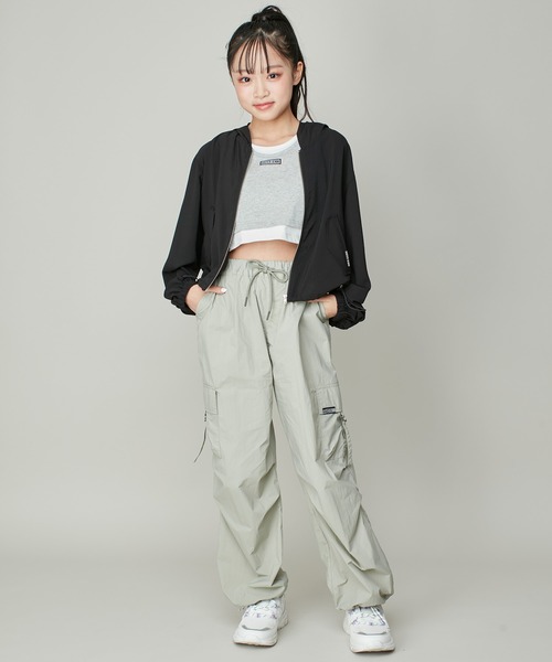 SISTER JENNI(SISTER JENNI)の「セミシアーすそドロストZIPパーカー(パーカー・キッズ・ブラック/オフホワイト/グレー・130cm/140cm/150cm/160cm)」の20枚目の写真