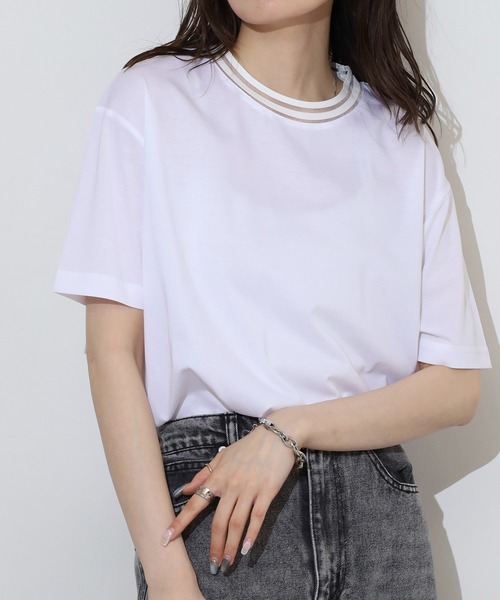 BRODIAEA(ブローディア)の「BRODIAEA シアーネック半袖カットソー(Tシャツ/カットソー・レディース・グレイッシュベージュ/オフホワイト/ネイビー/ピンク・40)」の6枚目の写真