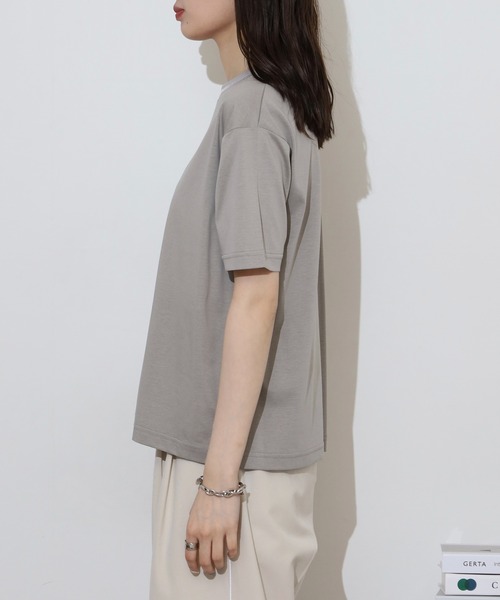 BRODIAEA(ブローディア)の「BRODIAEA シアーネック半袖カットソー(Tシャツ/カットソー・レディース・グレイッシュベージュ/オフホワイト/ネイビー/ピンク・40)」の22枚目の写真