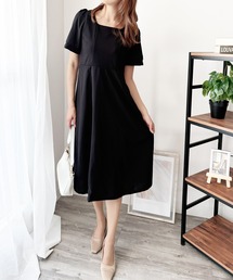 シンプルに華やかさを添えてくれる パフスリーブフレアワンピース