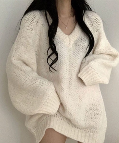 BLANK (ブランク)の「▲Loose silhouette V-neck knit / オーバーサイズニット Vネック(ニット/セーター・レディース・ベージュ/グレー/ホワイト・M)」の1枚目の写真