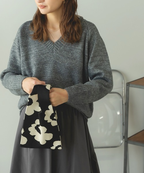 BLANK (ブランク)の「▲Loose silhouette V-neck knit / オーバーサイズニット Vネック(ニット/セーター・レディース・ベージュ/グレー/ホワイト・M)」の5枚目の写真