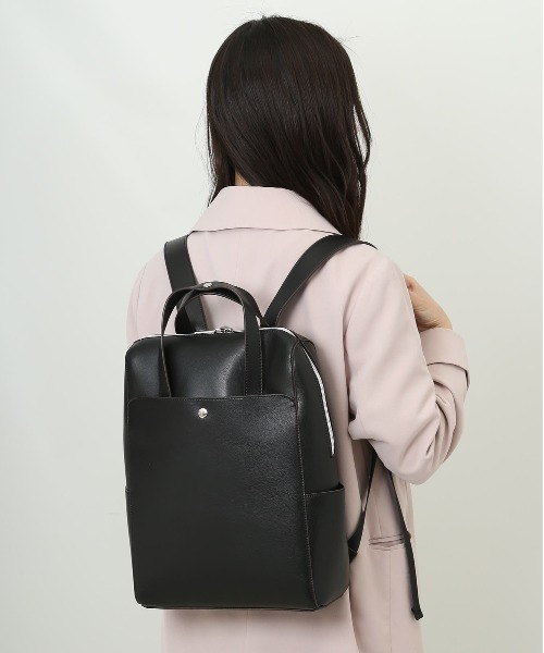 Legato Largo(レガートラルゴ)の「Legato Largo カルイカバン PC収納リュック(バックパック/リュック・レディース・ライトグレー/ブラック/キャメル・FREE)」の4枚目の写真