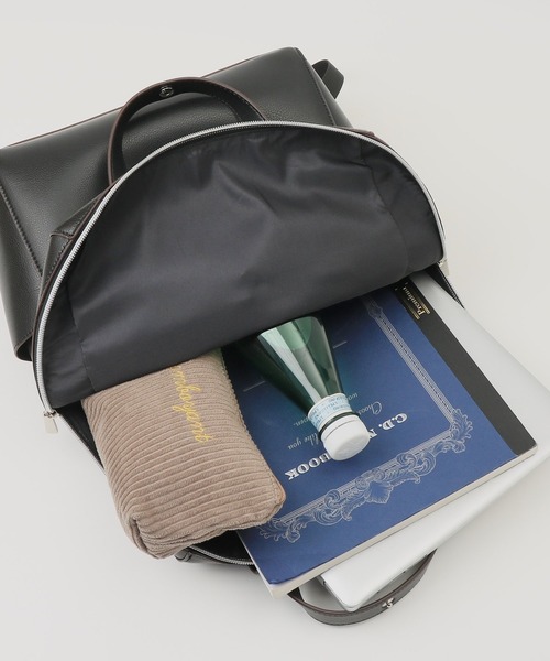 Legato Largo(レガートラルゴ)の「Legato Largo カルイカバン PC収納リュック(バックパック/リュック・レディース・ライトグレー/ブラック/キャメル・FREE)」の7枚目の写真