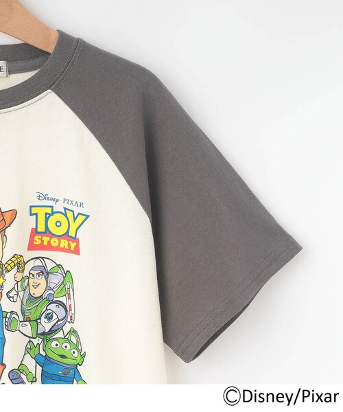 SHOO・LA・RUE(シューラルー)の「【DISNEY】トイ・ストーリー ラグランT(Tシャツ/カットソー・キッズ・チャコール/グリーン系その他5・10/11/12)」の6枚目の写真