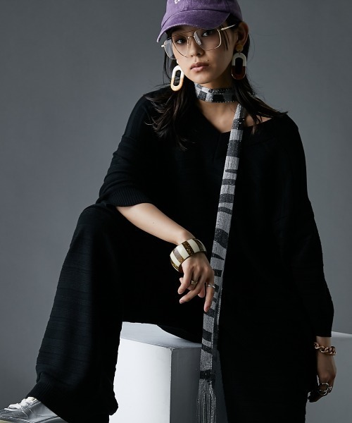 GEVS.(ジェイヴィス)の「Vネックニット<大きいサイズ有>GEVS.(ニット/セーター・レディース・ブルーグレー/ブラック・M/L/LL/3L/4L/5L)」の1枚目の写真