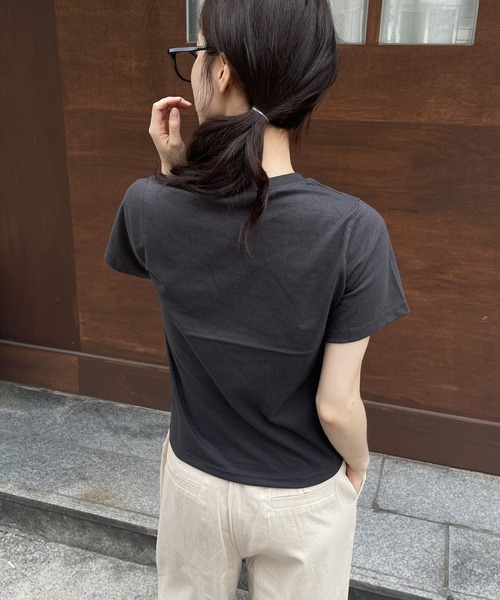 UNE MANSION（ユヌマンション）の「【夏カラー展開】ダッフルフラワーワッペンレタリング半袖Tシャツ（Tシャツ/カットソー・レディース・チャコール/イエロー/ホワイト/レッド/スカイブルー・FREE）」の11枚目の写真