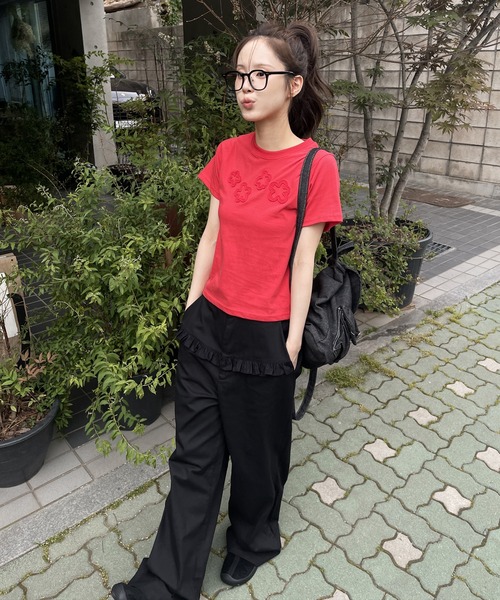 UNE MANSION（ユヌマンション）の「【夏カラー展開】ダッフルフラワーワッペンレタリング半袖Tシャツ（Tシャツ/カットソー・レディース・チャコール/イエロー/ホワイト/レッド/スカイブルー・FREE）」の17枚目の写真