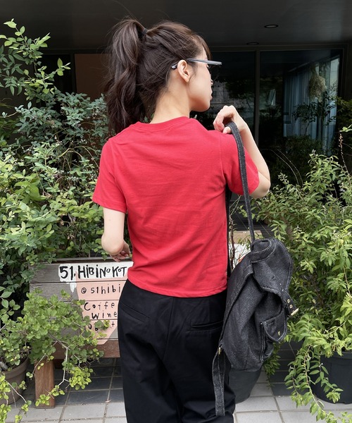 UNE MANSION（ユヌマンション）の「【夏カラー展開】ダッフルフラワーワッペンレタリング半袖Tシャツ（Tシャツ/カットソー・レディース・チャコール/イエロー/ホワイト/レッド/スカイブルー・FREE）」の7枚目の写真