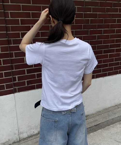 UNE MANSION（ユヌマンション）の「【夏カラー展開】ダッフルフラワーワッペンレタリング半袖Tシャツ（Tシャツ/カットソー・レディース・チャコール/イエロー/ホワイト/レッド/スカイブルー・FREE）」の14枚目の写真