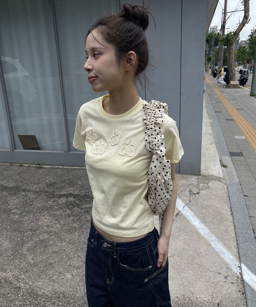 UNE MANSION（ユヌマンション）の「【夏カラー展開】ダッフルフラワーワッペンレタリング半袖Tシャツ（Tシャツ/カットソー・レディース・チャコール/イエロー/ホワイト/レッド/スカイブルー・FREE）」の20枚目の写真