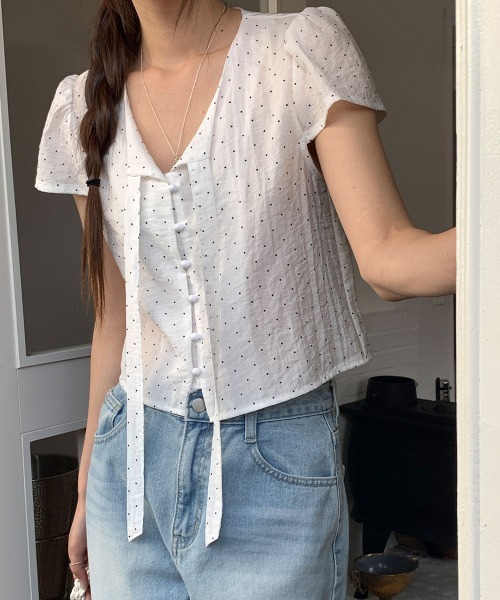 NANAHACHI(ナナハチ)の「水玉柄パフスリーブ 半袖ブラウス(Tシャツ/カットソー・レディース・ライトブルー/ホワイト・FREE)」の17枚目の写真