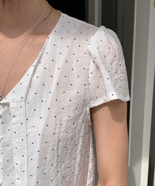 NANAHACHI(ナナハチ)の「水玉柄パフスリーブ 半袖ブラウス(Tシャツ/カットソー・レディース・ライトブルー/ホワイト・FREE)」の11枚目の写真